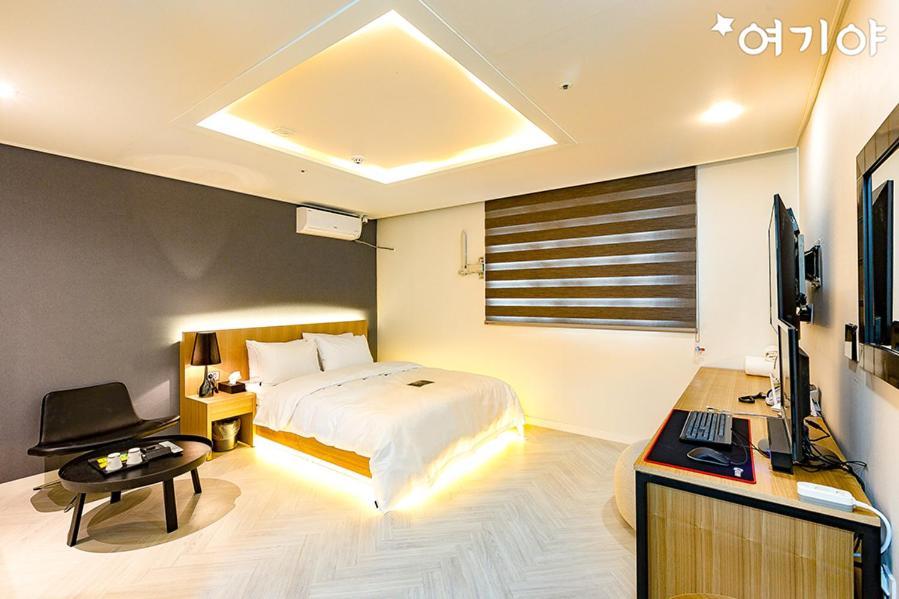 Hash Hotel Suwon Exteriör bild